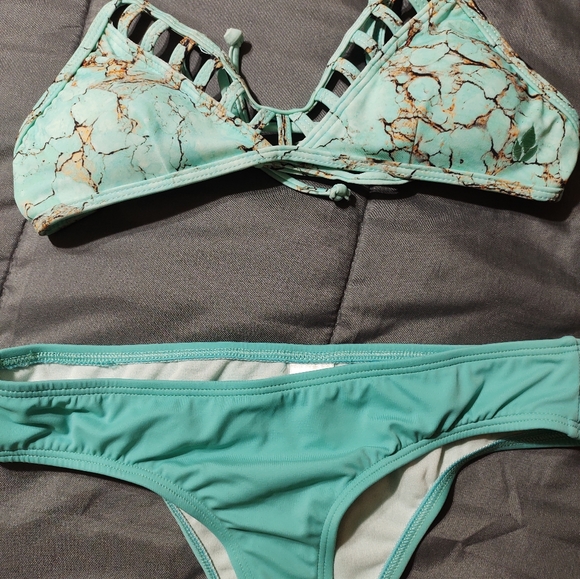 NWOT Reef bikini set - Picture 2 of 5